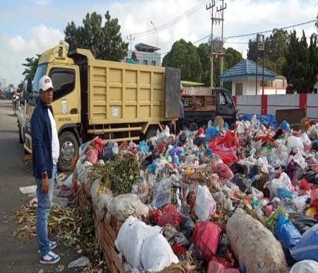 Ilustrasi pengangkutan sampah Kota Pekanbaru kembali dikelola swasta (foto/int)
